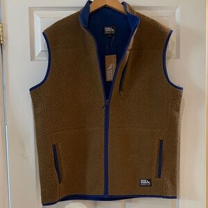 BNWT Eddie Bauer Brown Sherpa Vest with Blue Trim